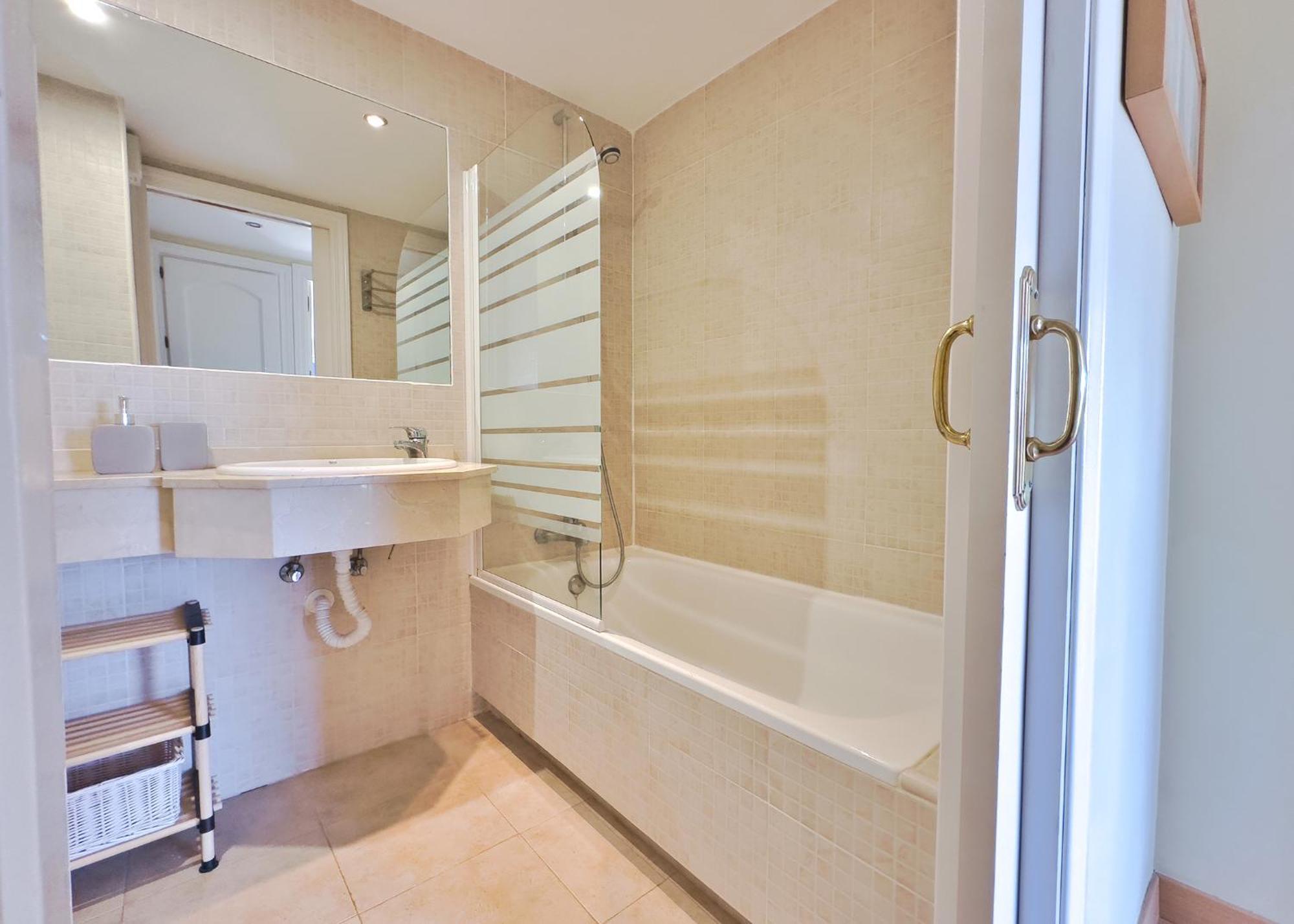 Skol 412. Renovated Two Bedrooms Duplex With Sea View. Lägenhet *