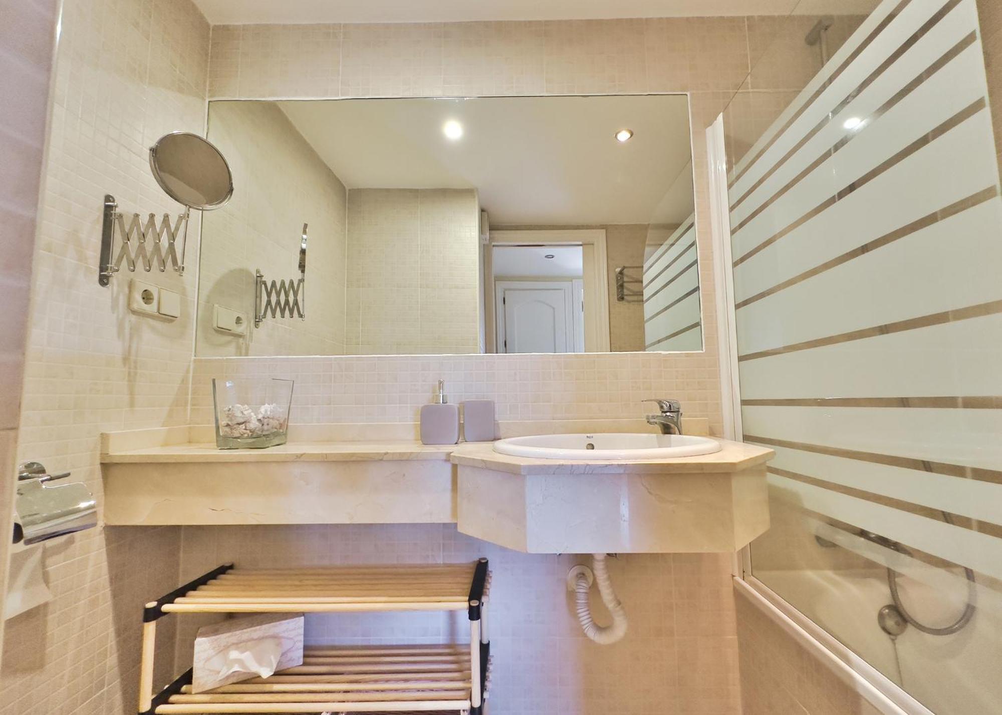 Lägenhet Skol 412. Renovated Two Bedrooms Duplex With Sea View. Marbella